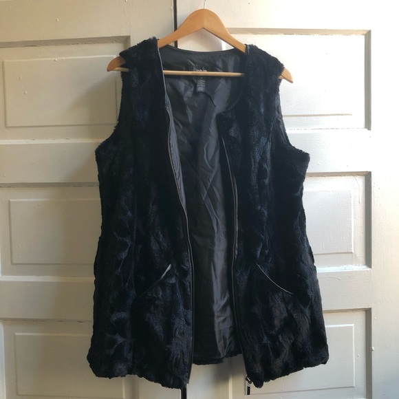 Faux Fur Vest - Picture 2 of 4